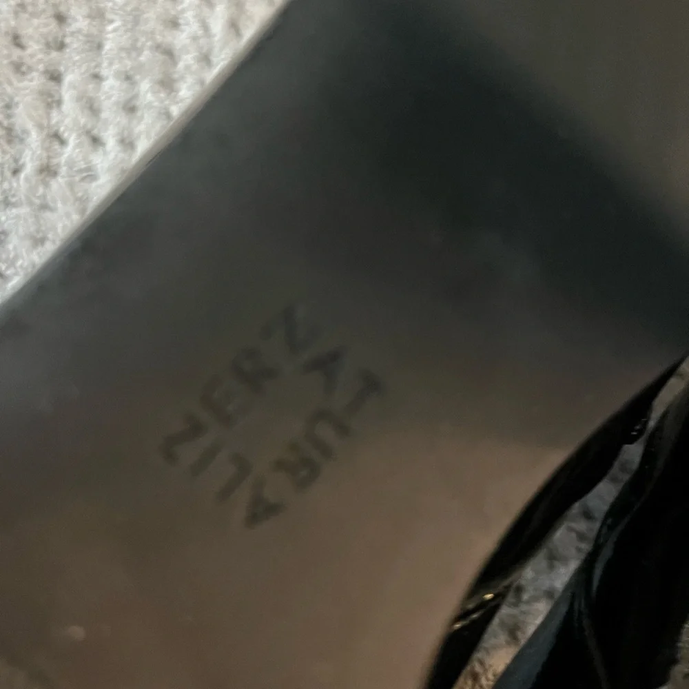 EUC black patent leather Naturalizer boots with stretch panel. - Picture 9 of 11